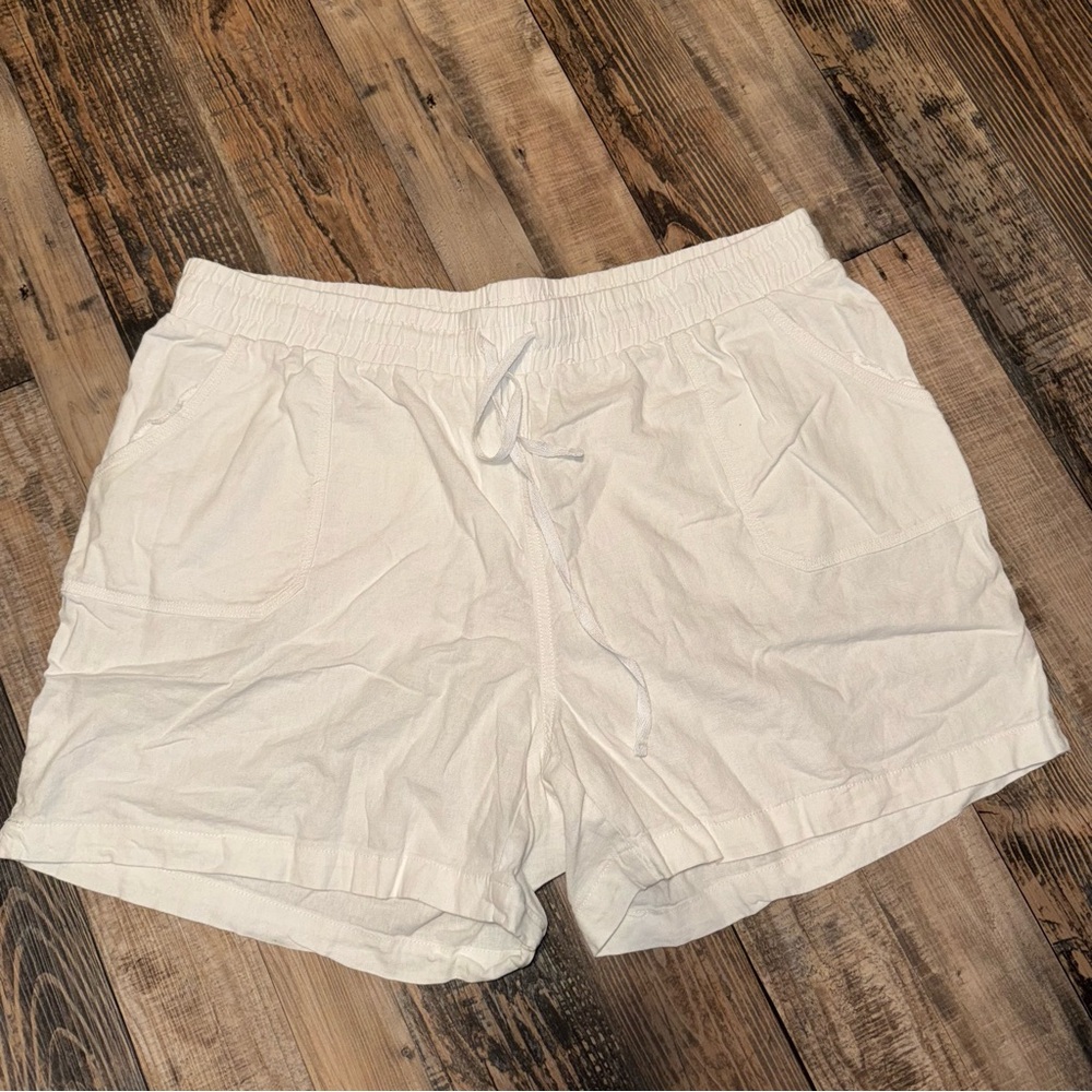 NWOT Cato Linen Blend White Shorts Size 18/20W